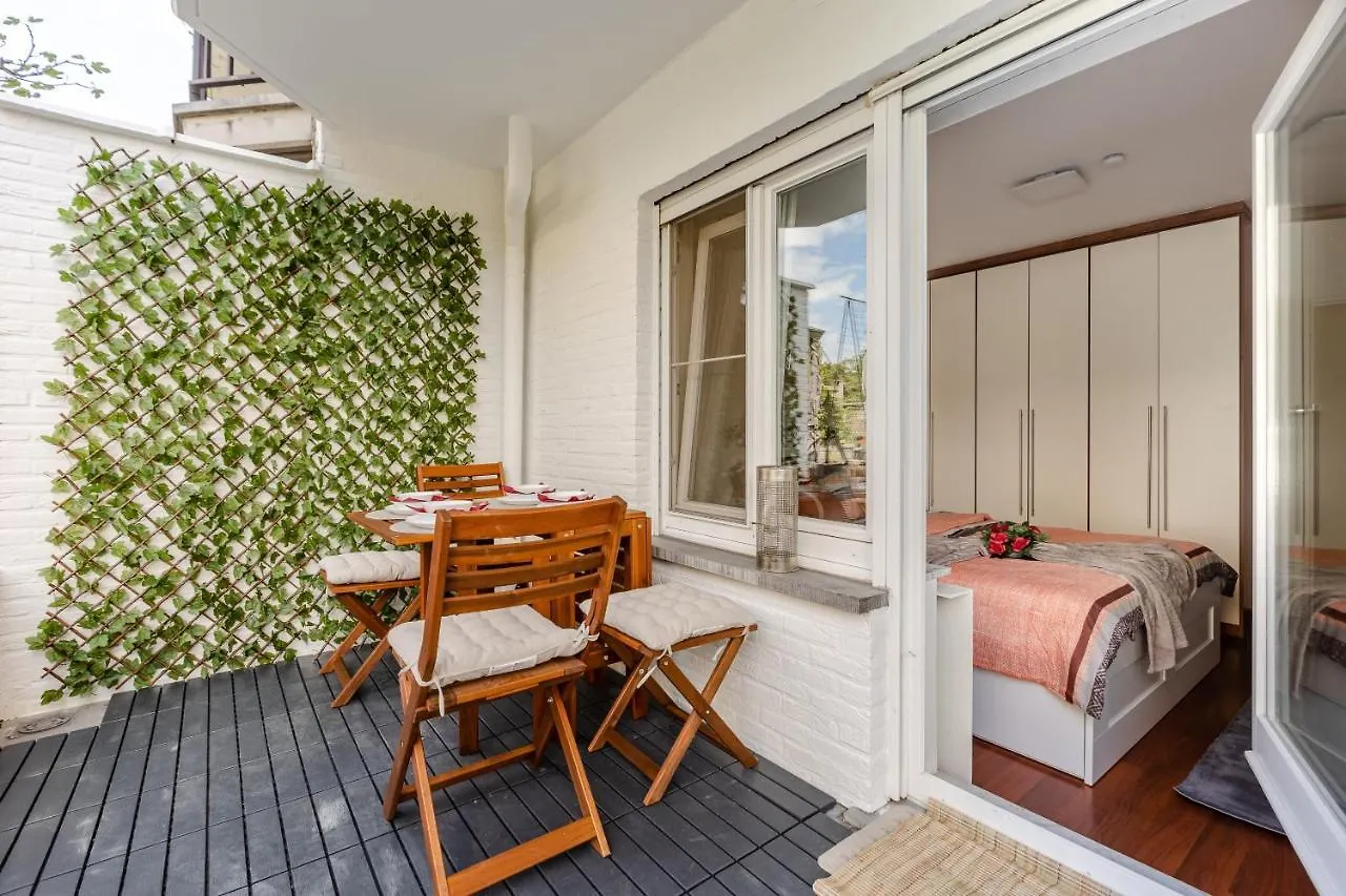 Luxe Apt With Parking & Garden In Wilrijk 安特卫普 公寓