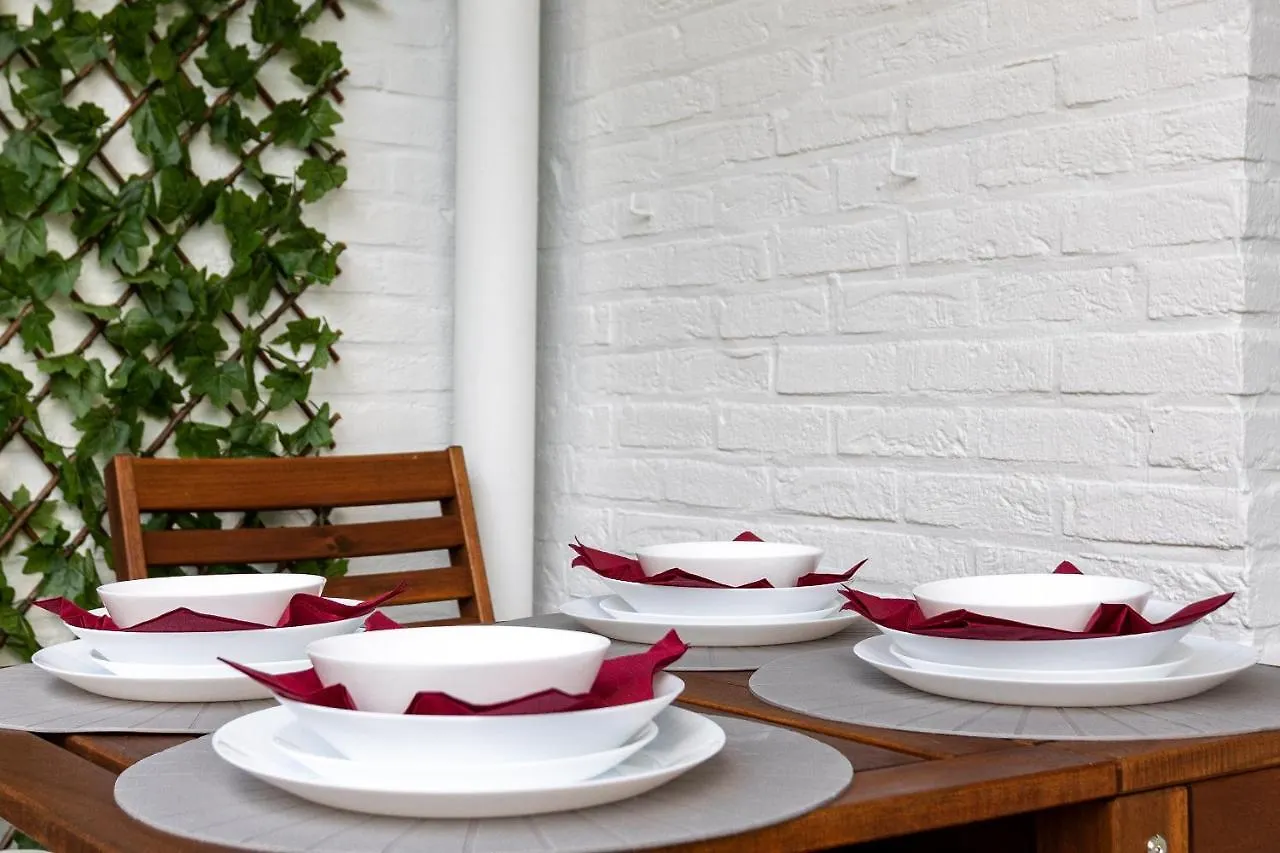 Luxe Apt With Parking & Garden In Wilrijk Amberes