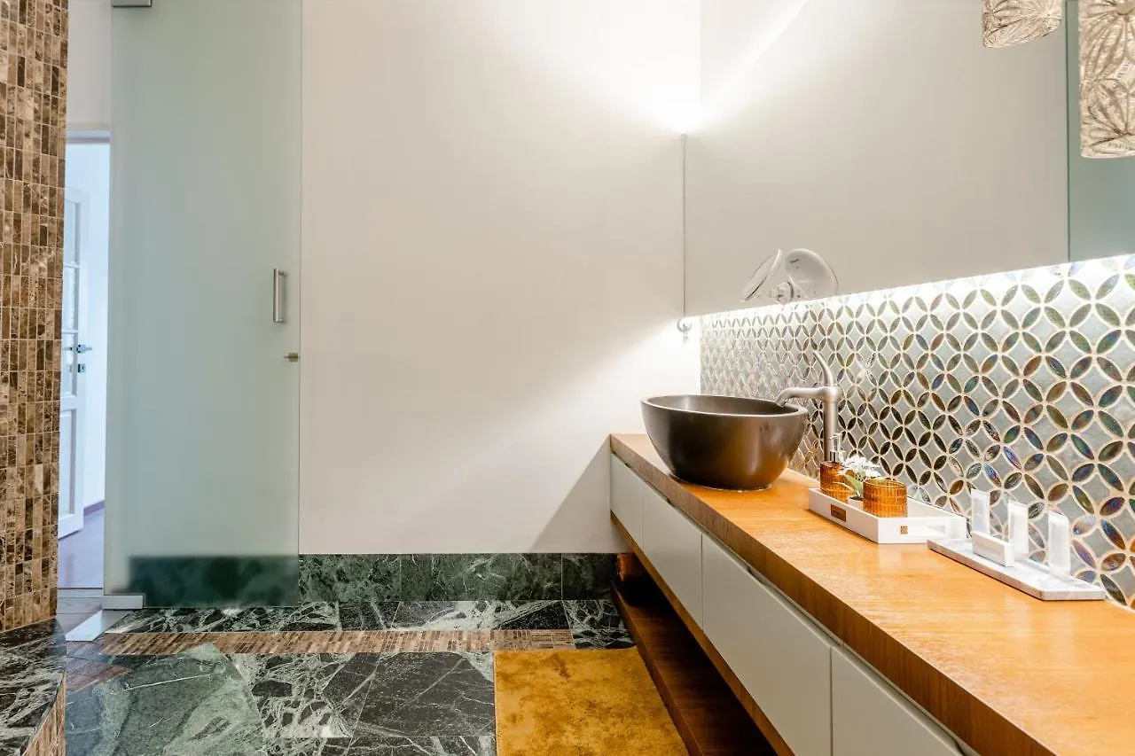 Luxe Apt With Parking & Garden In Wilrijk Amberes 0*,  Bélgica