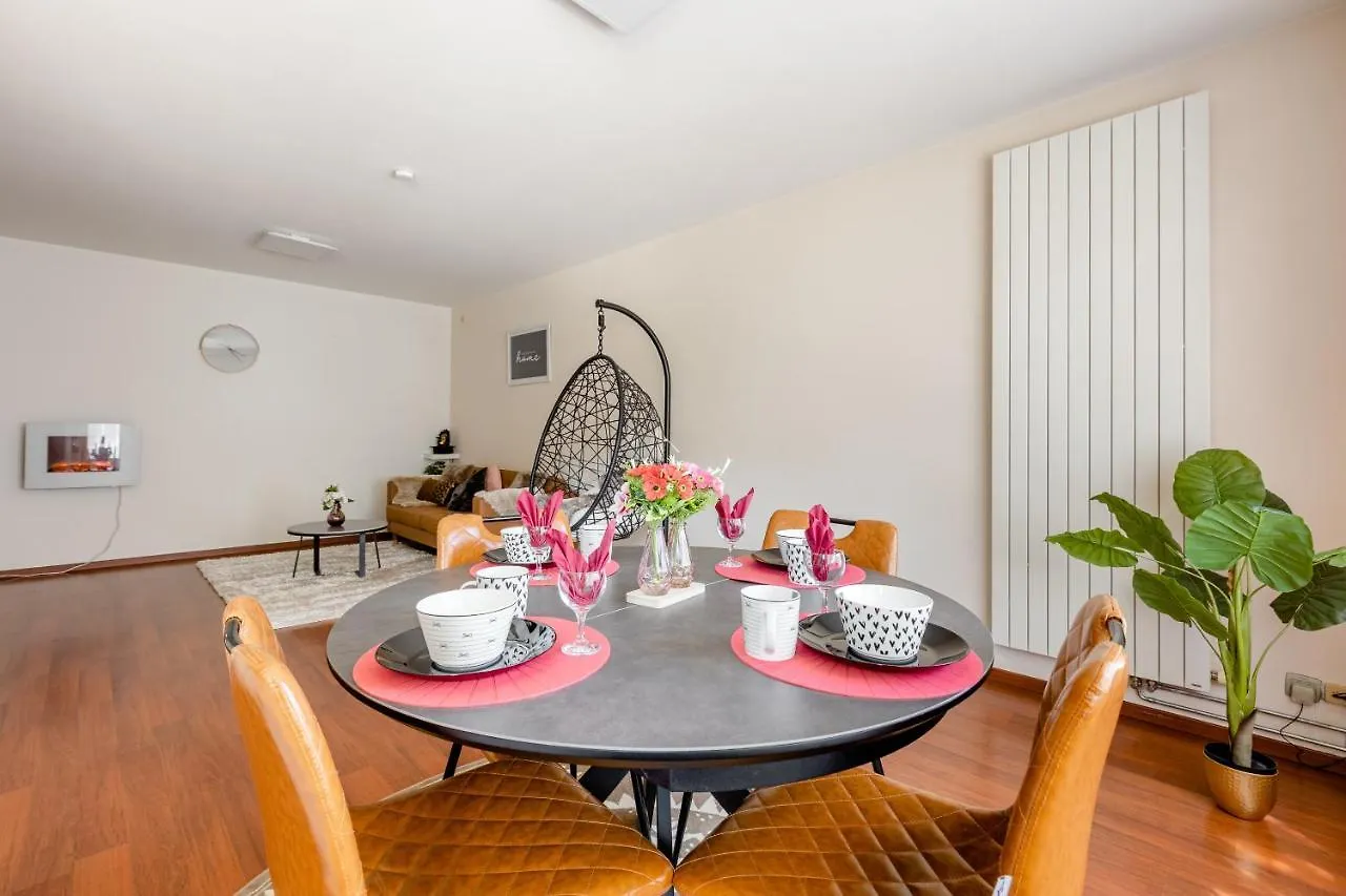 Luxe Apt With Parking & Garden In Wilrijk Amberes 0*,