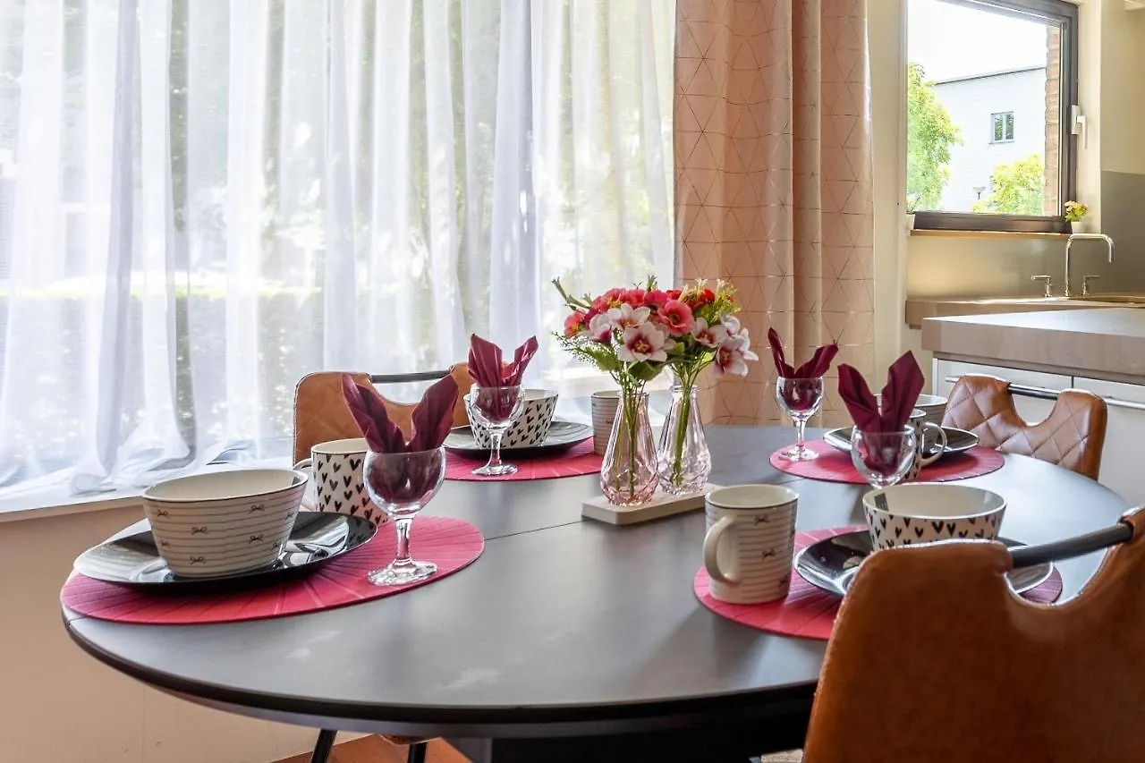 Luxe Apt With Parking & Garden In Wilrijk Amberes Apartamento