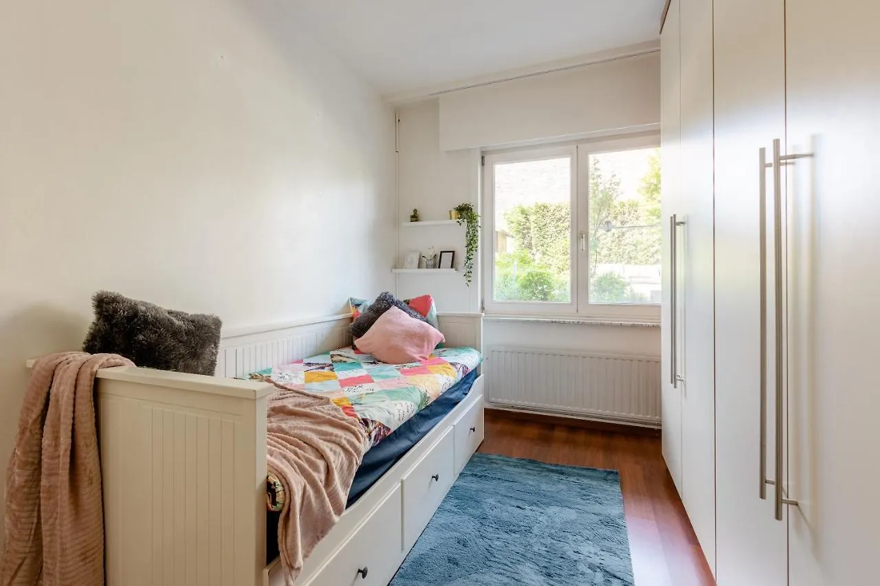Luxe Apt With Parking & Garden In Wilrijk Amberes Apartamento