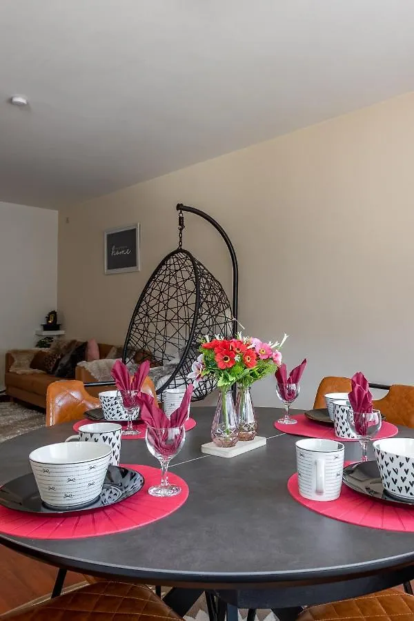 Luxe Apt With Parking & Garden In Wilrijk Amberes