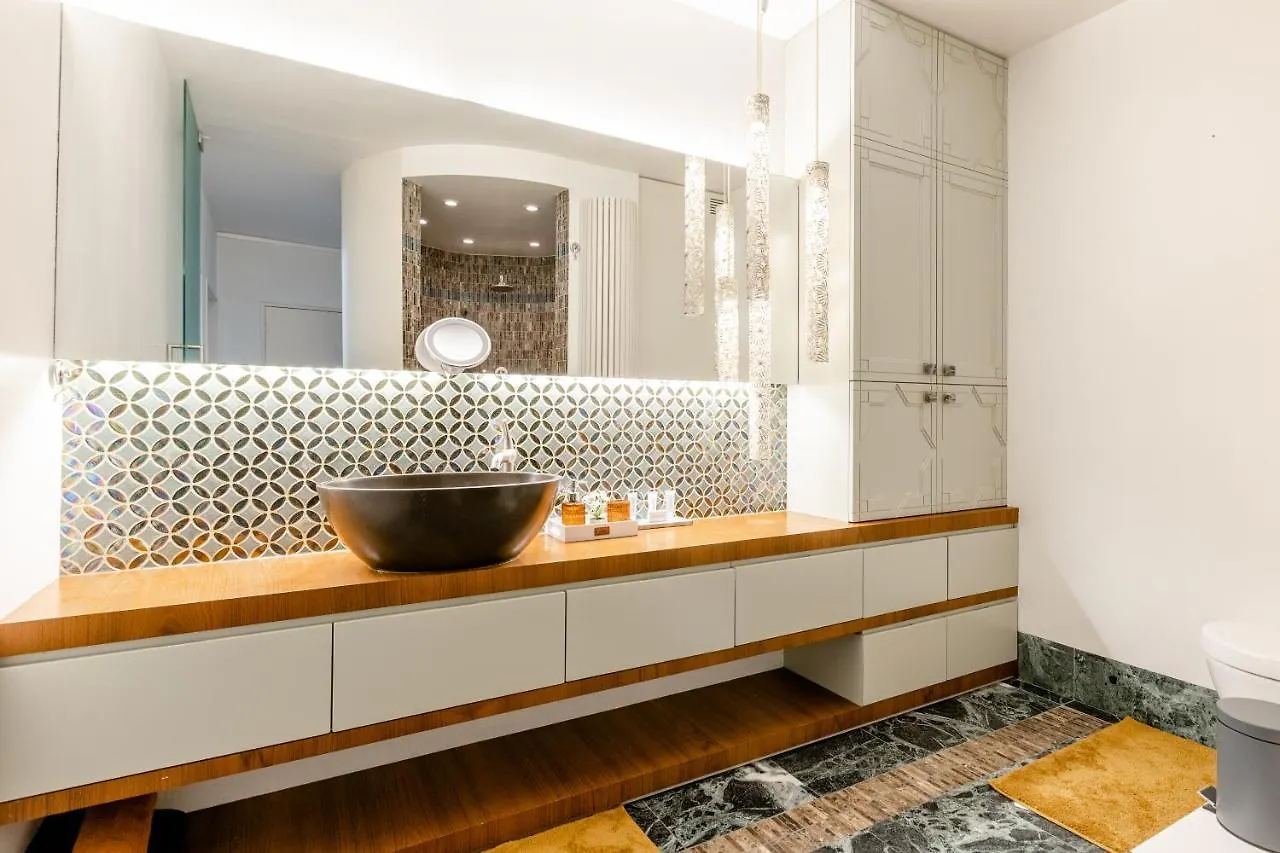Luxe Apt With Parking & Garden In Wilrijk Amberes Apartamento